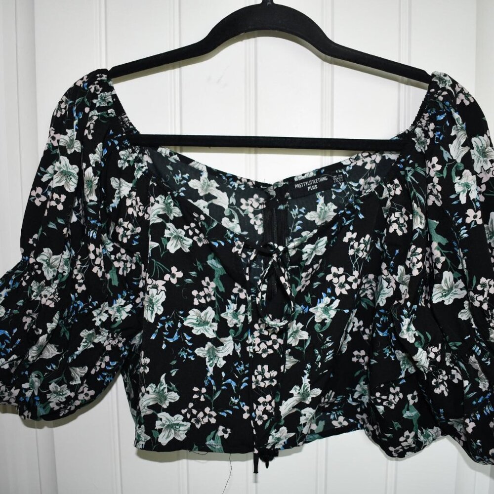 🖤 PrettyLittleThing Plus Floral Puff Sleeve Top 🖤